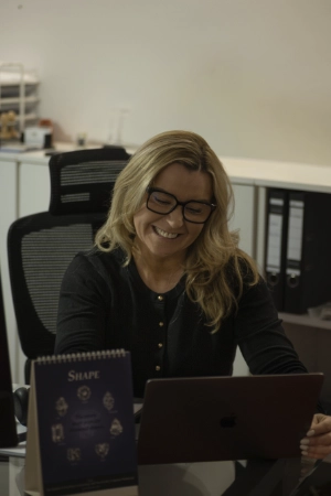 Frau Kupfer Büro